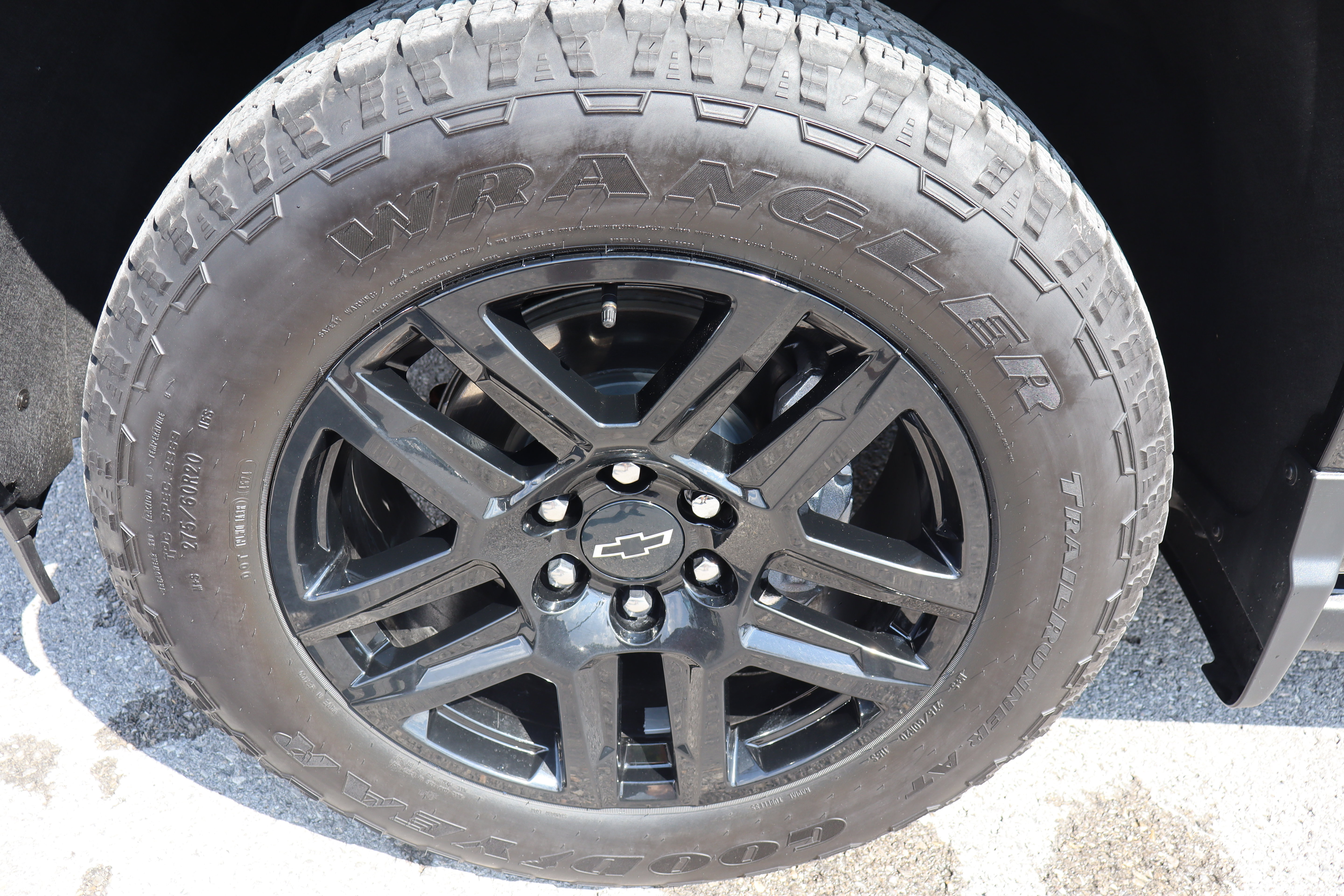 Used 2025 Chevrolet Silverado 1500 High Country w/ Midnight Edition AWD/4WD image 11