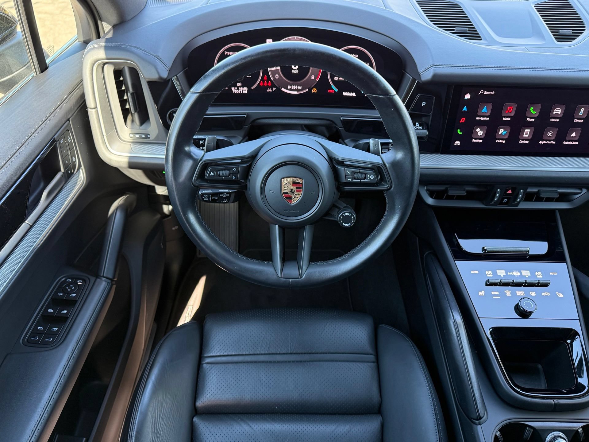 Certified 2024 Porsche Cayenne AWD/4WD image 14
