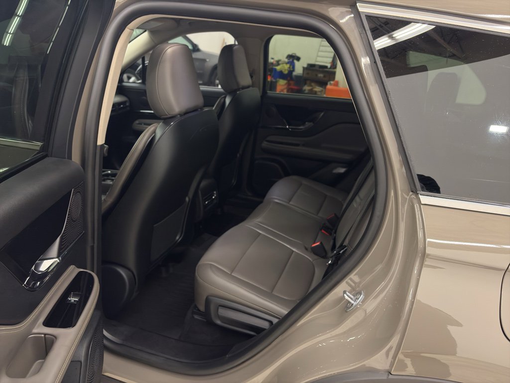 Used 2025 Lincoln Corsair Reserve w/ Rear Removable Package Tray image 14
