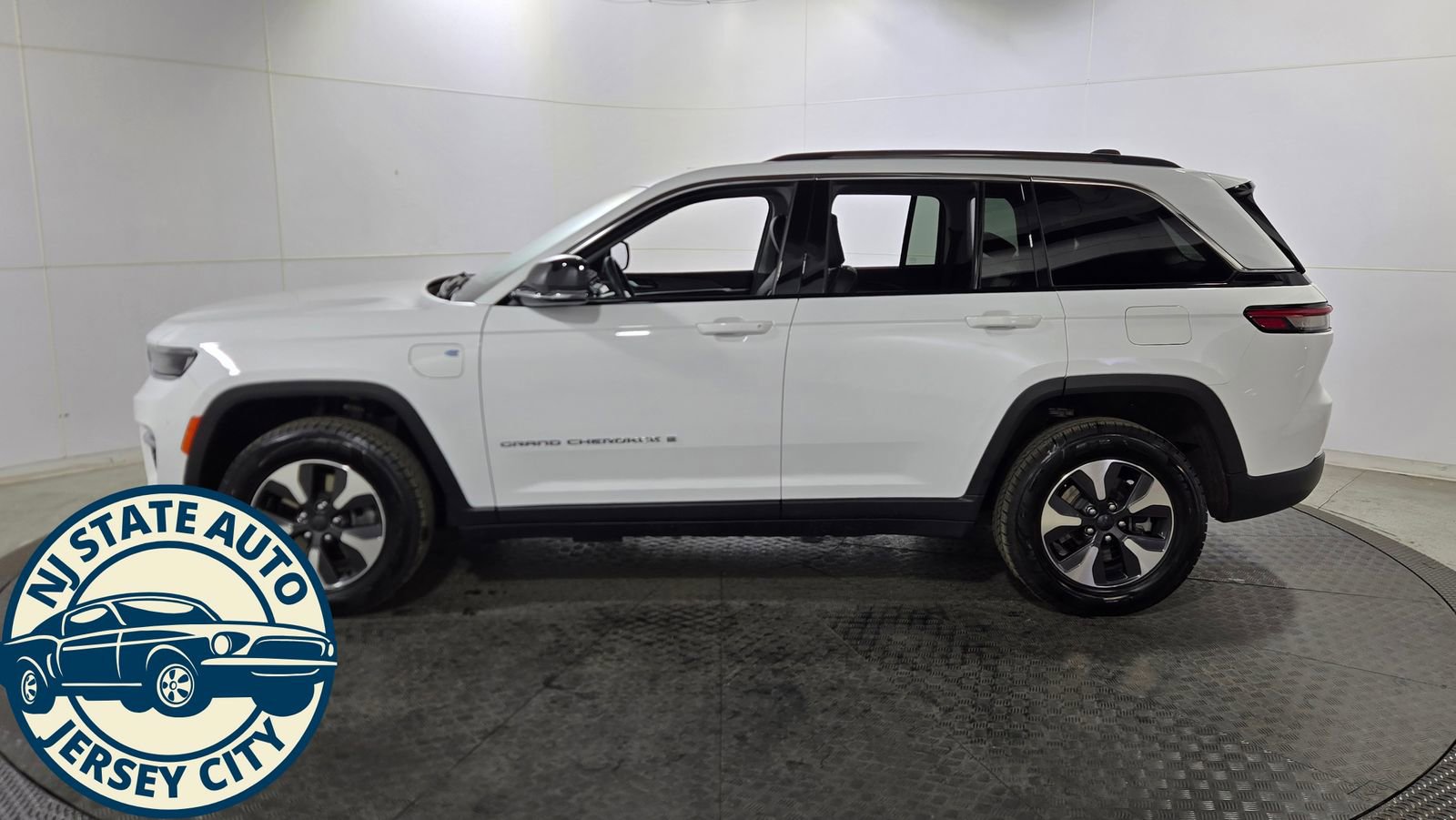 Used 2022 Jeep Grand Cherokee Limited 4xe image 4