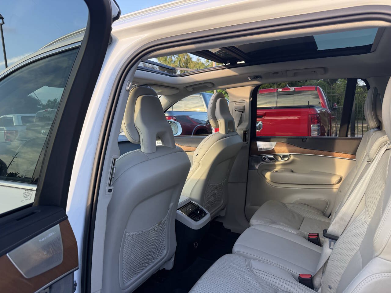 Used 2018 Volvo XC90 T6 Inscription w/ Convenience Package AWD/4WD image 12