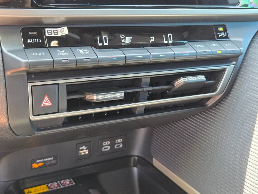 Used 2025 Toyota Camry SE FWD image 22