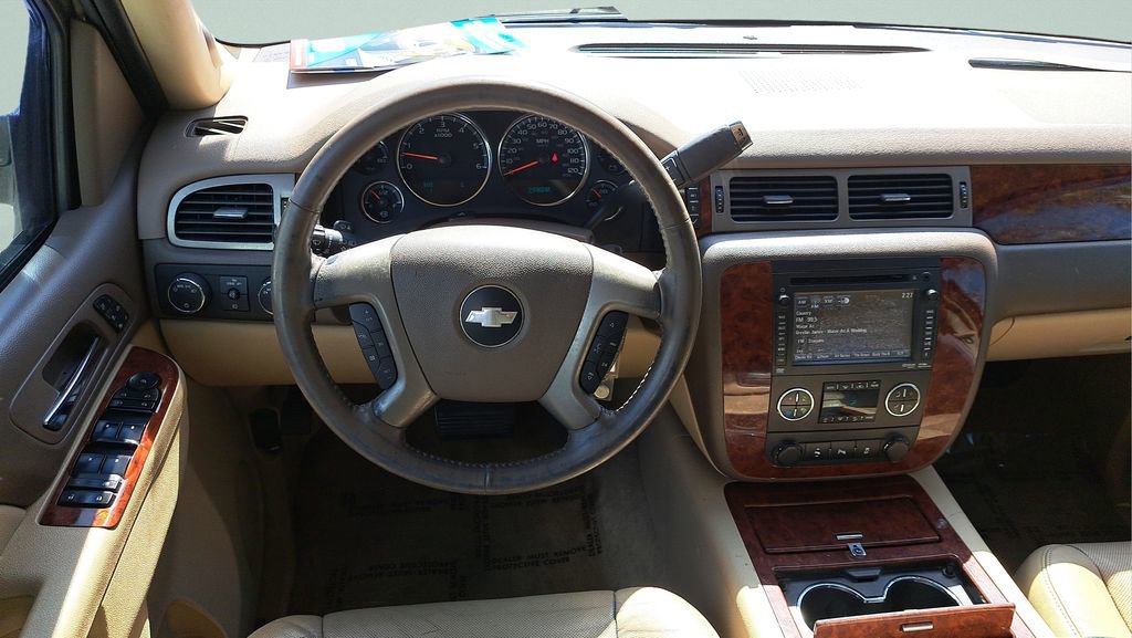 Used 2013 Chevrolet Suburban LTZ image 21