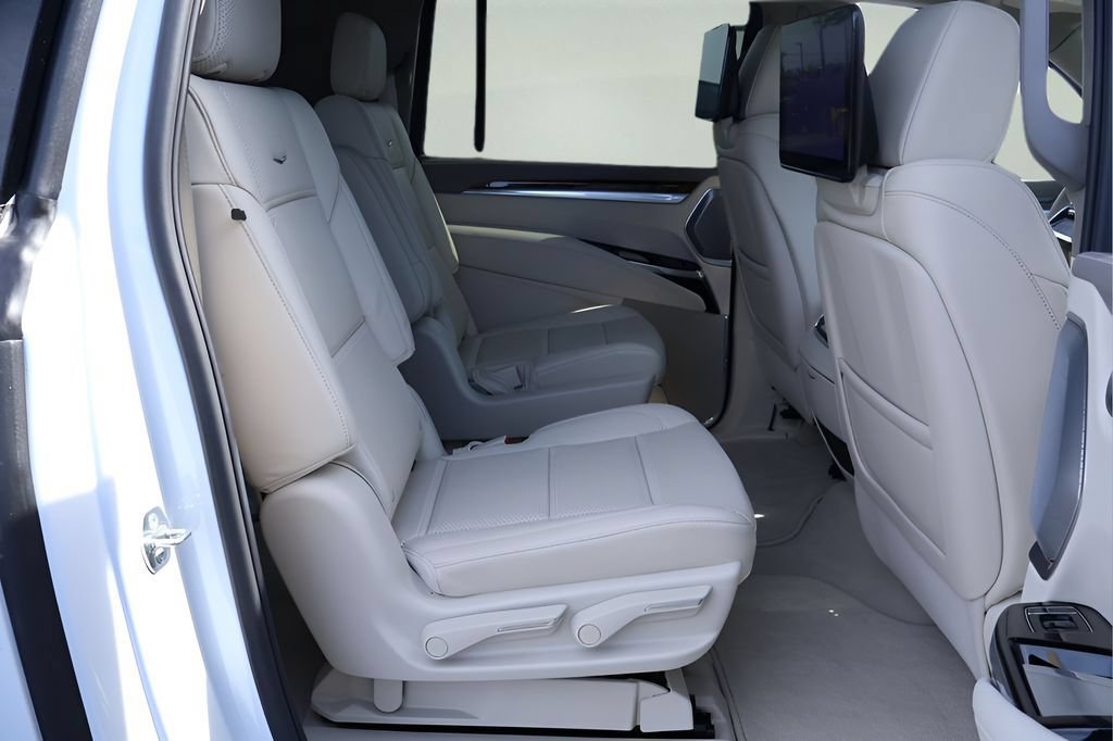 New 2026 Cadillac Escalade ESV Platinum Luxury AWD/4WD image 19