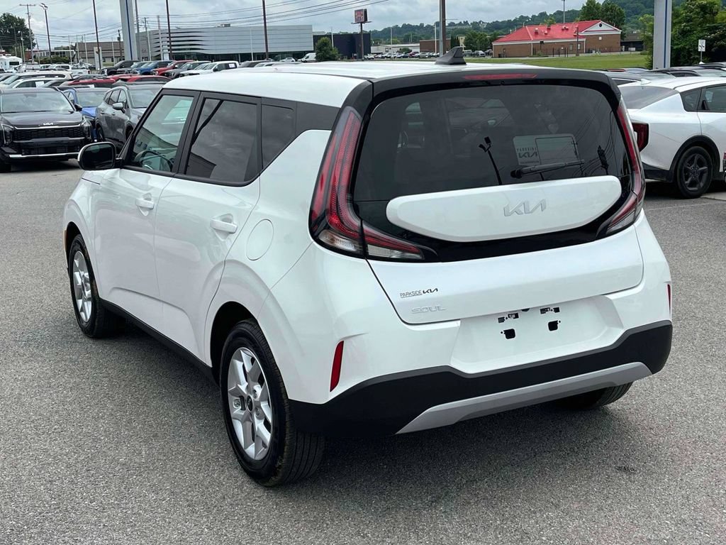 Used 2025 Kia Soul LX w/ LX Technology Package FWD image 27