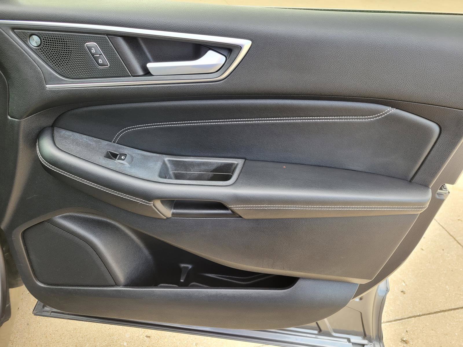 Used 2022 Ford Edge Titanium AWD/4WD image 7