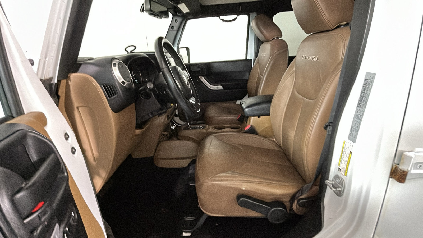 Used 2017 Jeep Wrangler Unlimited Sahara w/ Connectivity Group AWD/4WD image 14