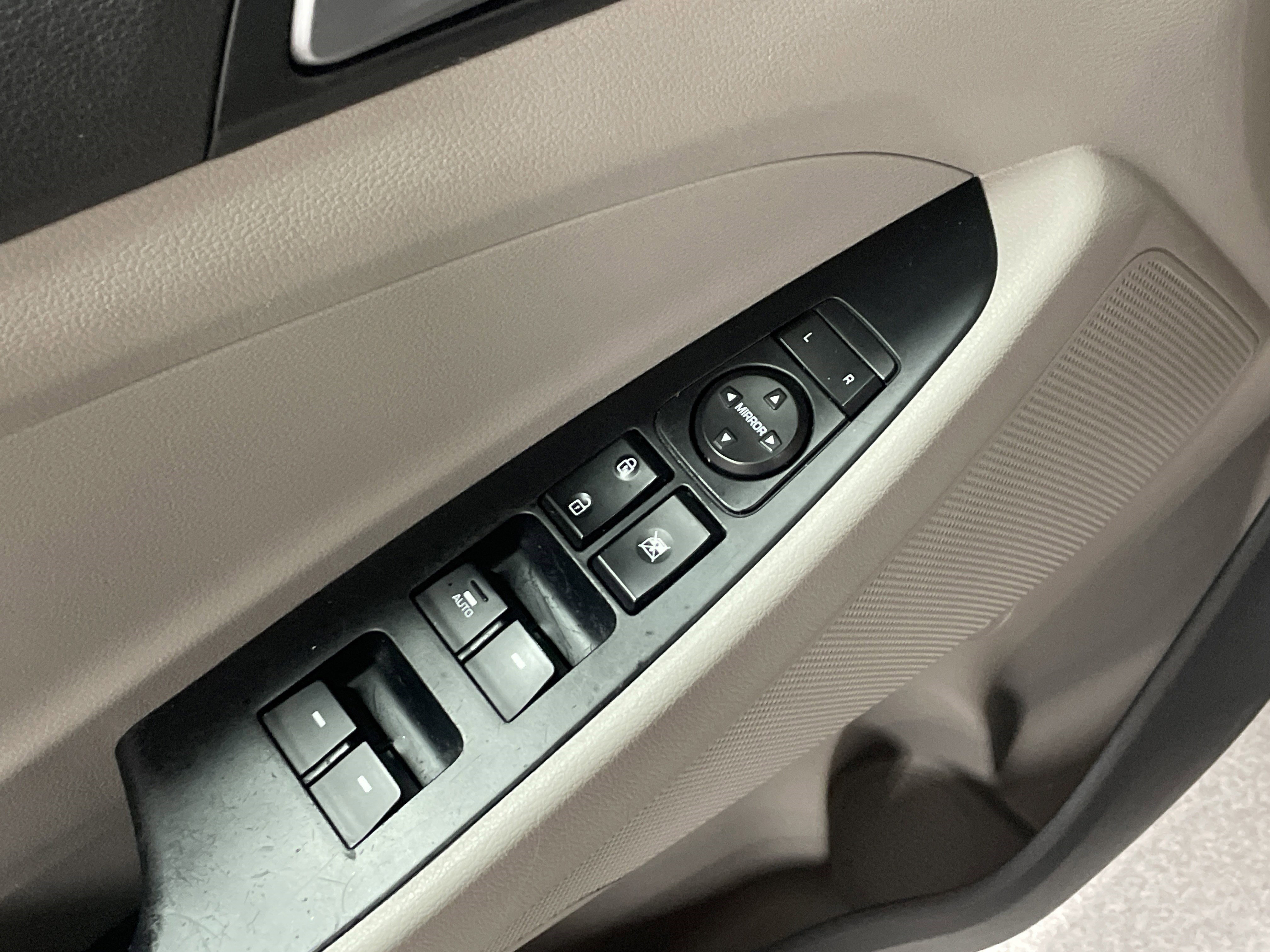 Used 2016 Hyundai Tucson SE w/ Option Group 02 FWD image 16