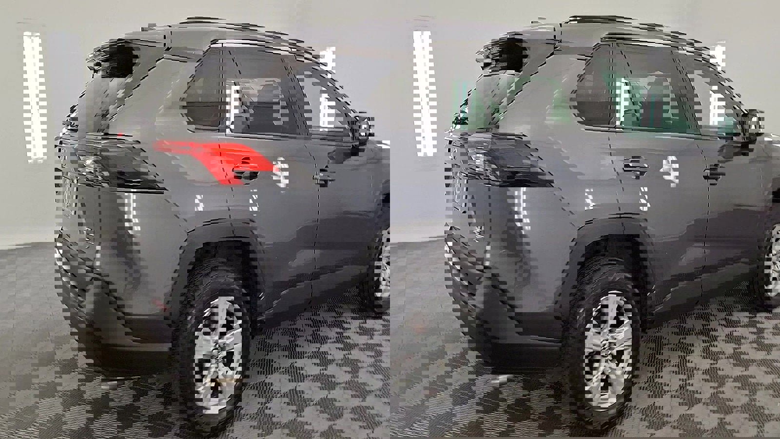 Used 2020 Toyota RAV4 XLE image 4