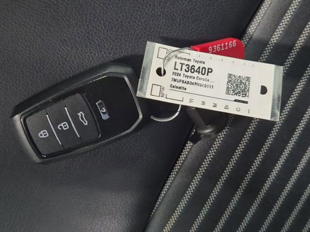 Used 2024 Toyota Corolla Cross XSE w/ Convenience Package image 30