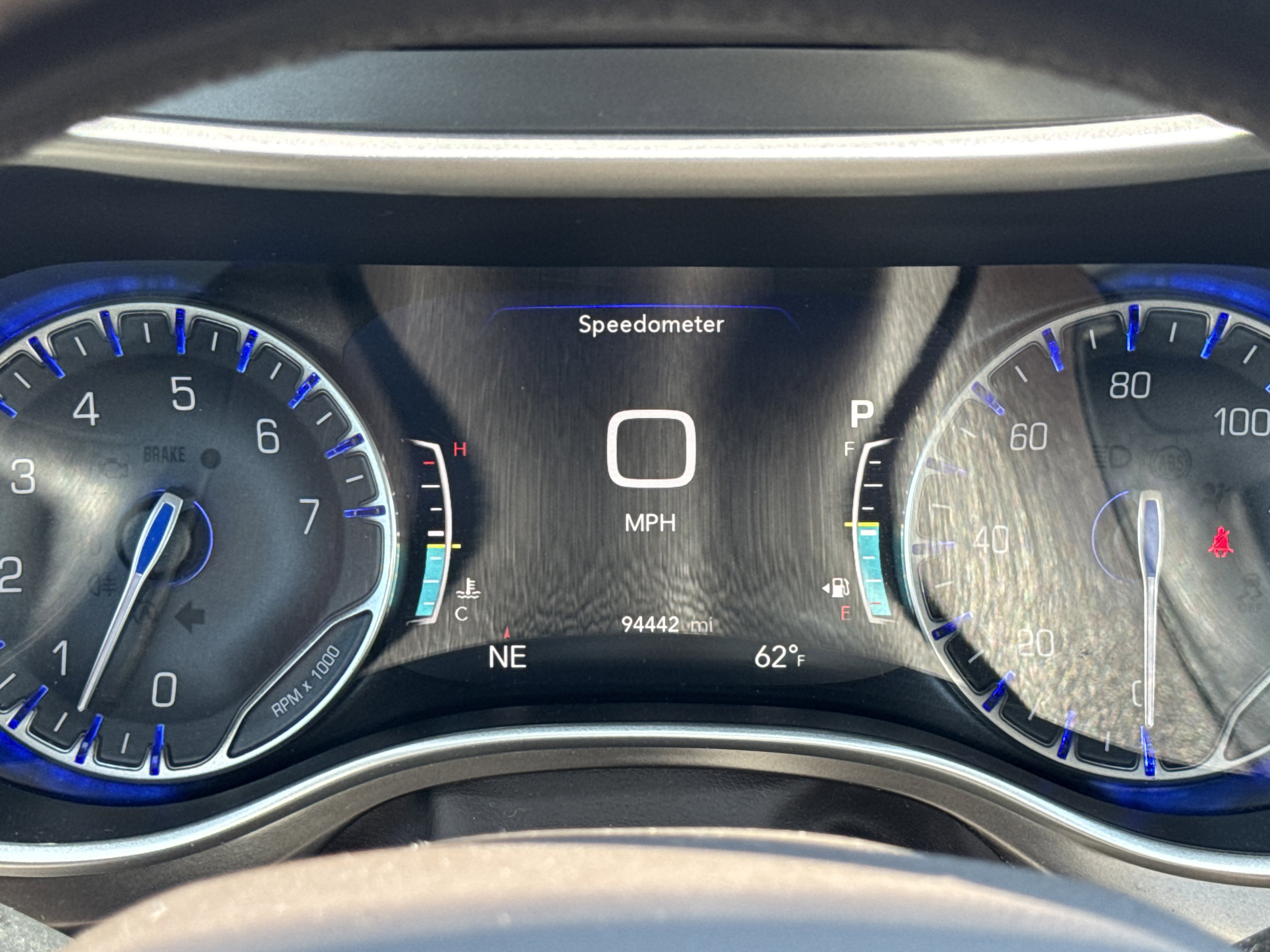 Used 2018 Chrysler Pacifica Touring-L w/ Advanced Safetytec Group image 4