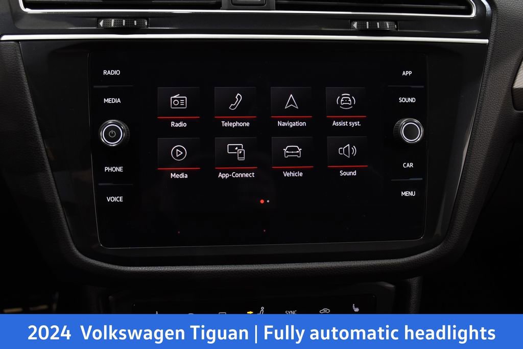 Used 2024 Volkswagen Tiguan SE R-Line image 18