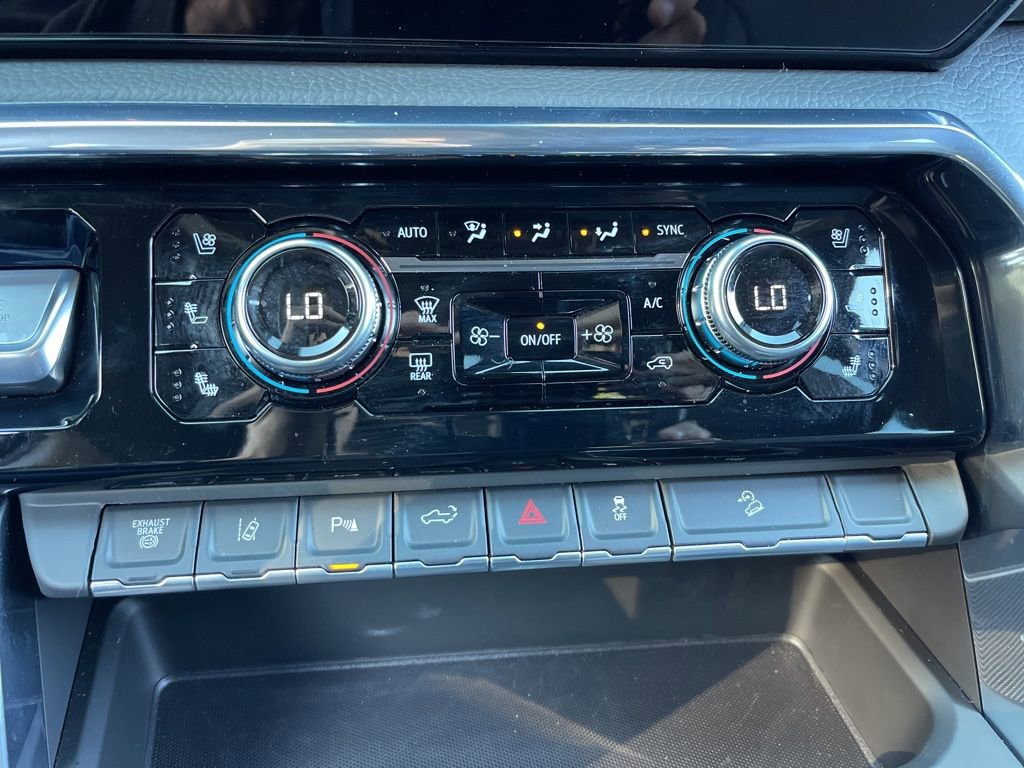 Used 2025 GMC Sierra 3500 Denali w/ Denali Reserve Package image 13