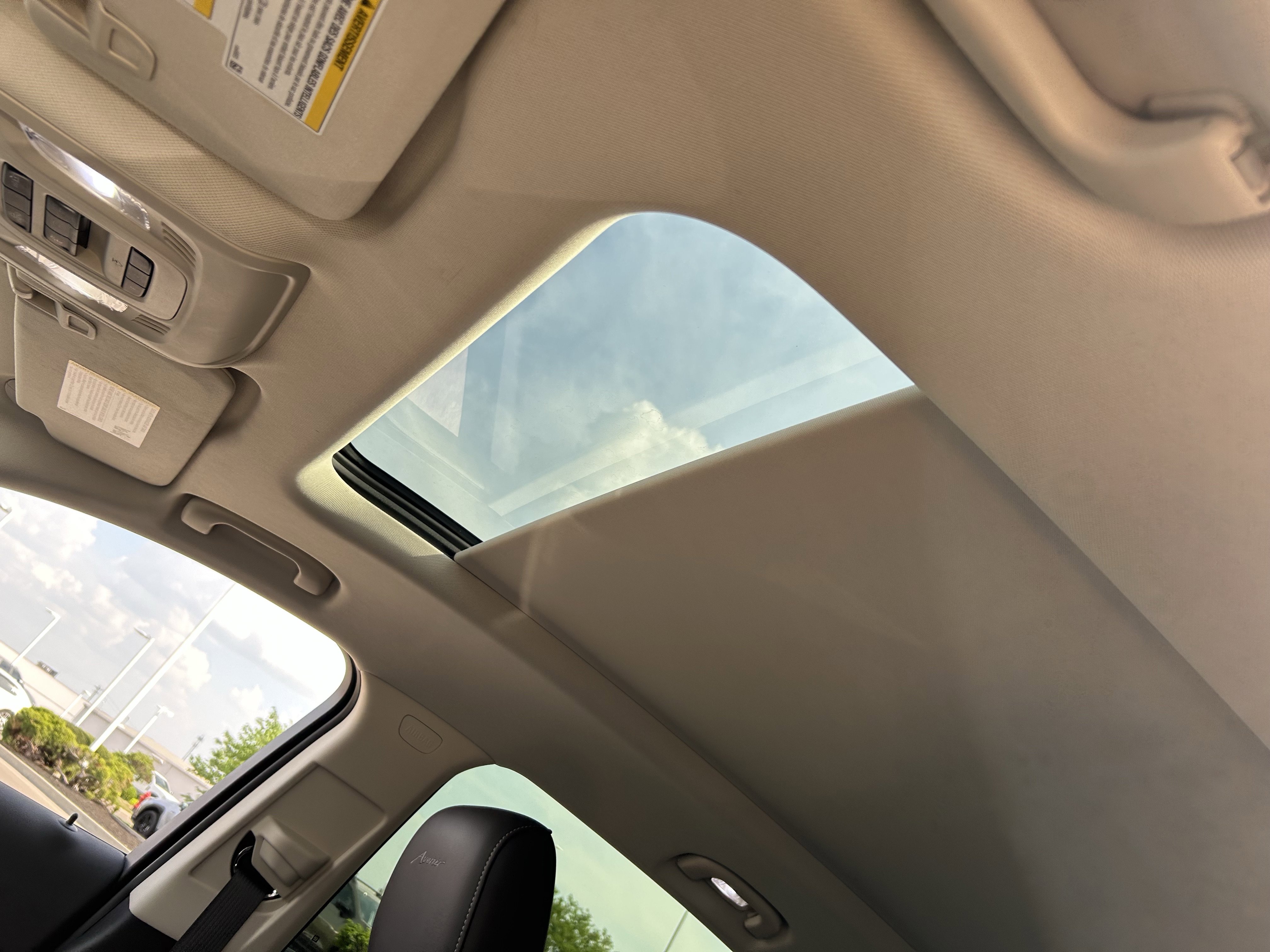 Used 2023 Buick Envision Avenir AWD/4WD image 24