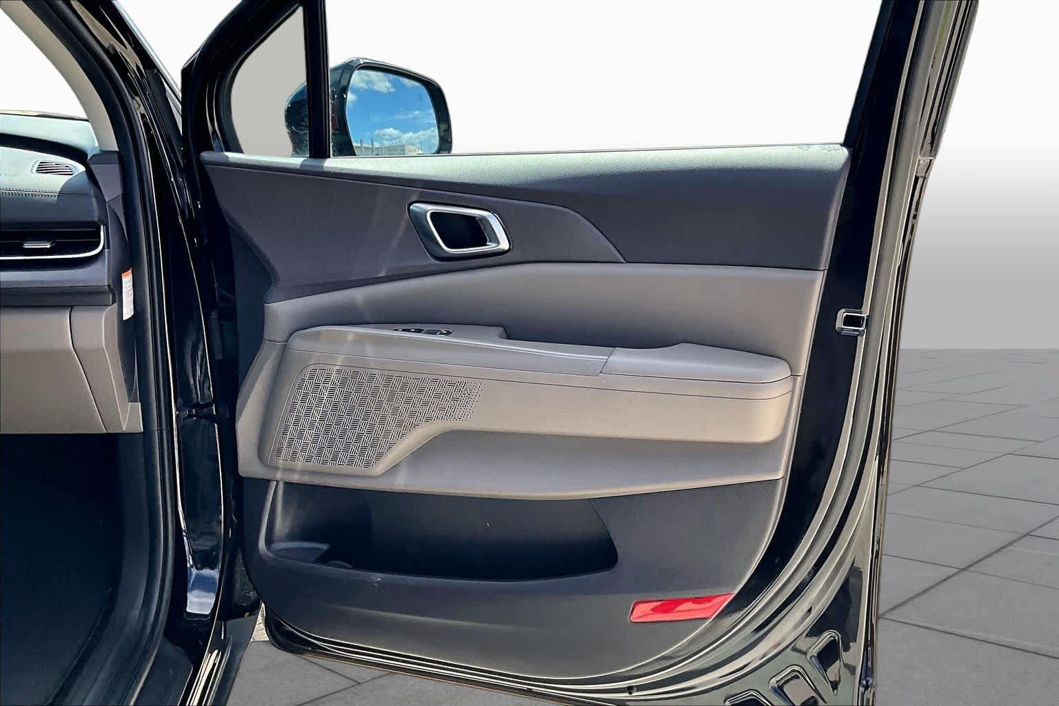 Used 2026 Kia Carnival EX FWD image 21