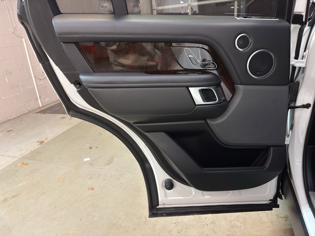 Used 2020 Land Rover Range Rover HSE image 30