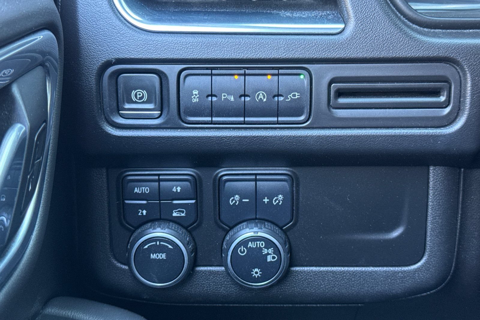 Used 2021 Chevrolet Suburban RST AWD/4WD image 40