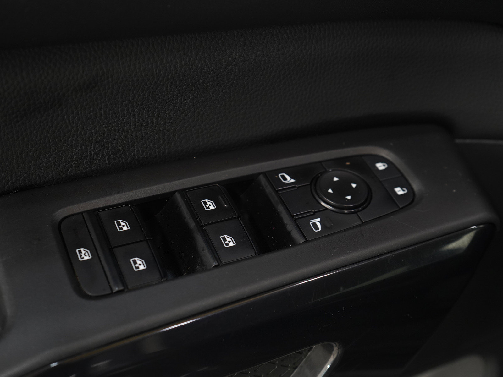 Used 2023 Nissan Pathfinder SV AWD/4WD image 23