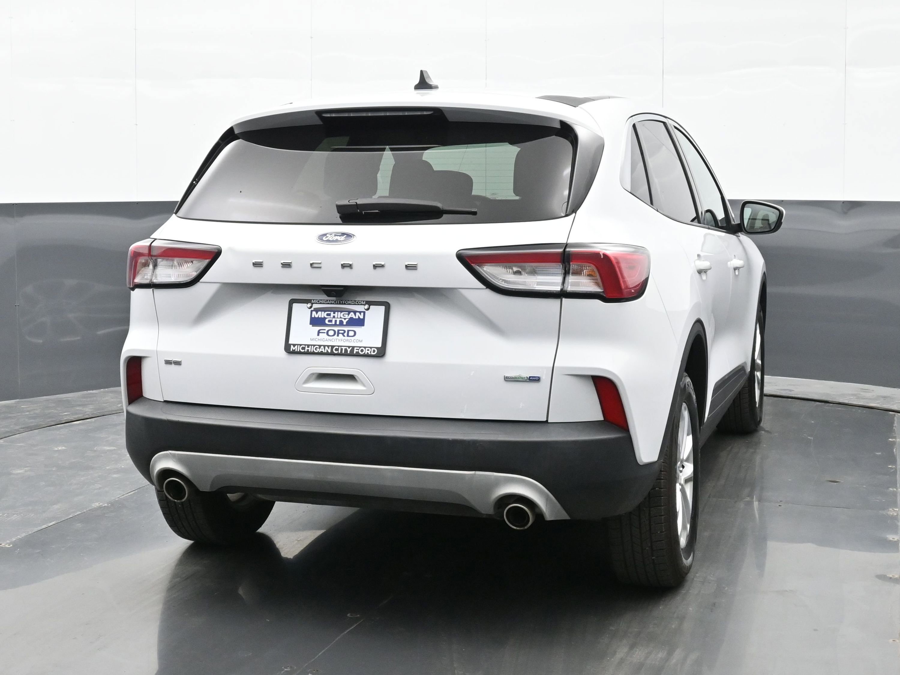 Used 2020 Ford Escape SE image 3