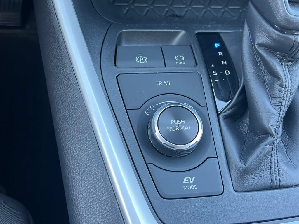 Used 2019 Toyota RAV4 LE AWD/4WD image 28