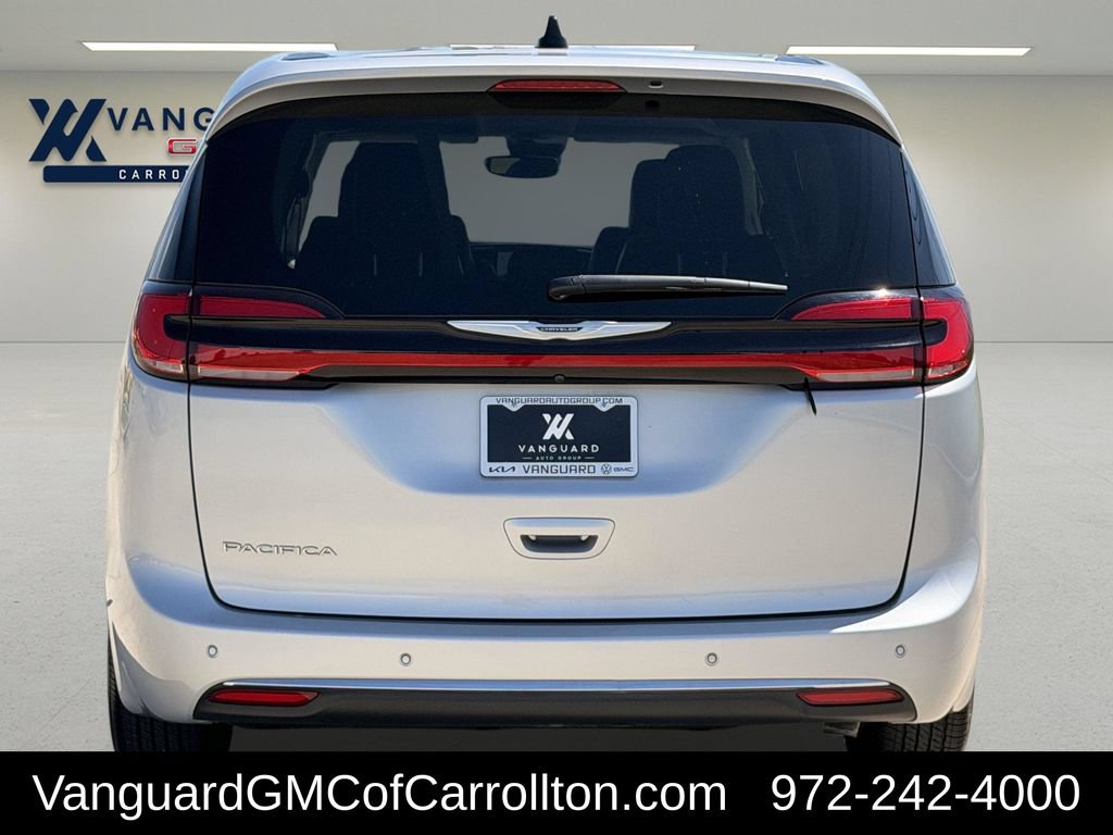 Used 2024 Chrysler Pacifica Touring-L FWD image 7