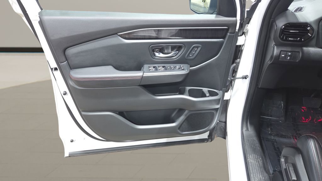 Used 2023 Honda Pilot Elite image 7