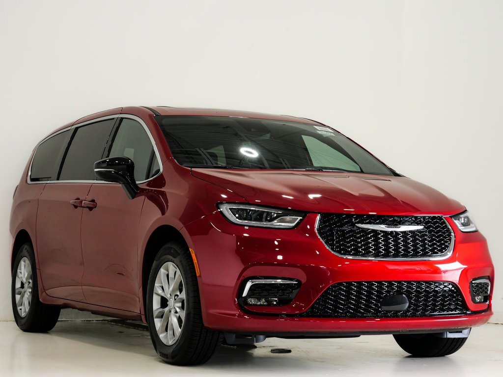 New 2026 Chrysler Pacifica Select