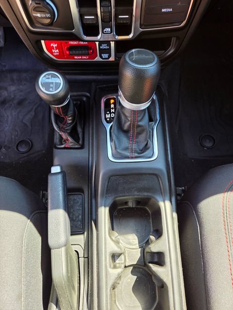Used 2022 Jeep Gladiator Rubicon AWD/4WD image 9
