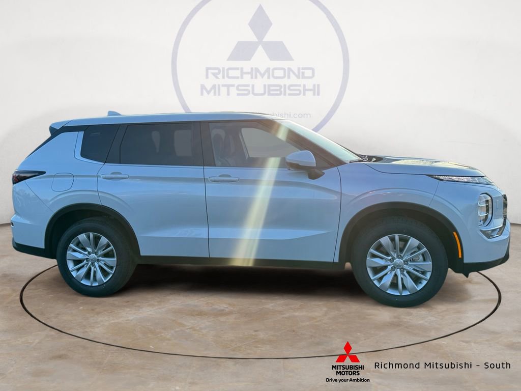 New 2026 Mitsubishi Outlander ES AWD/4WD image 2