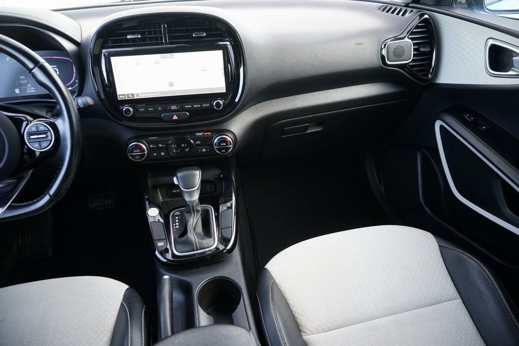Used 2023 Kia Soul GT-Line image 28