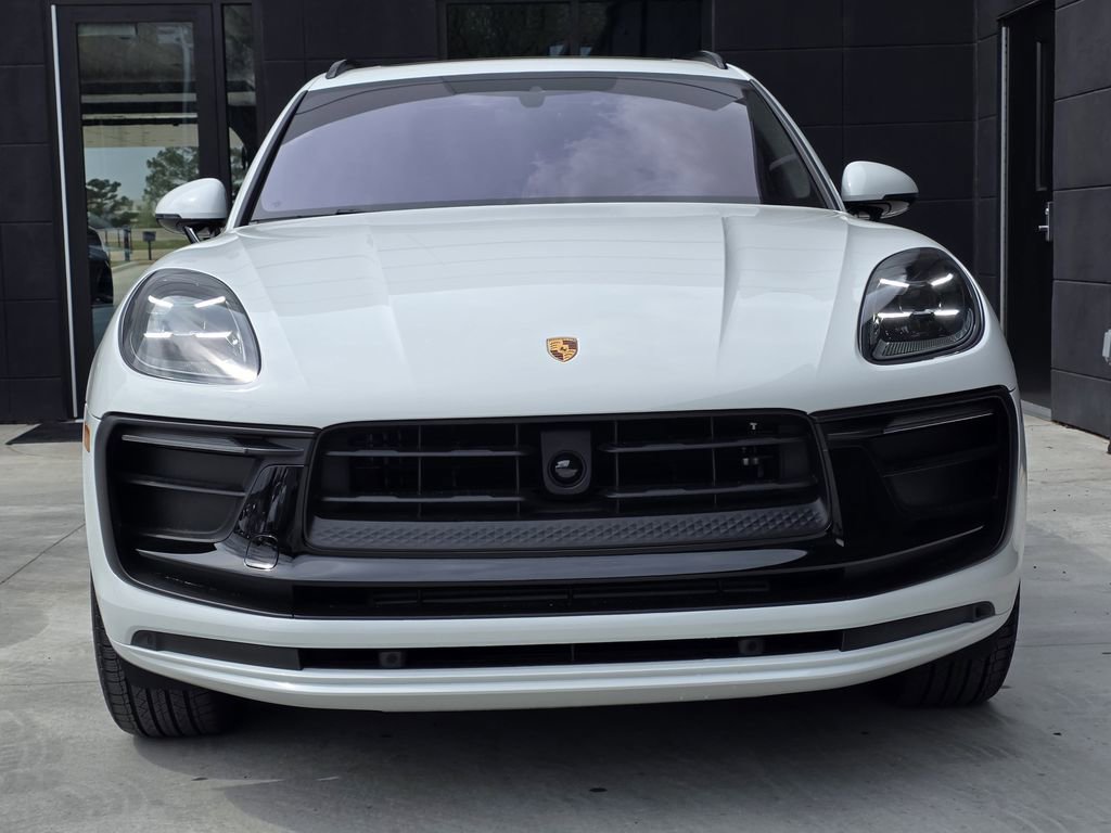 Used 2025 Porsche Macan T image 9