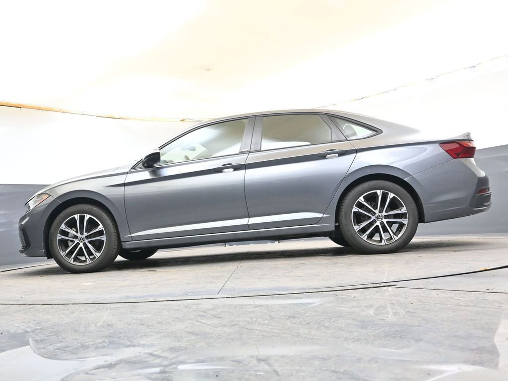 Used 2025 Volkswagen Jetta Sport image 30