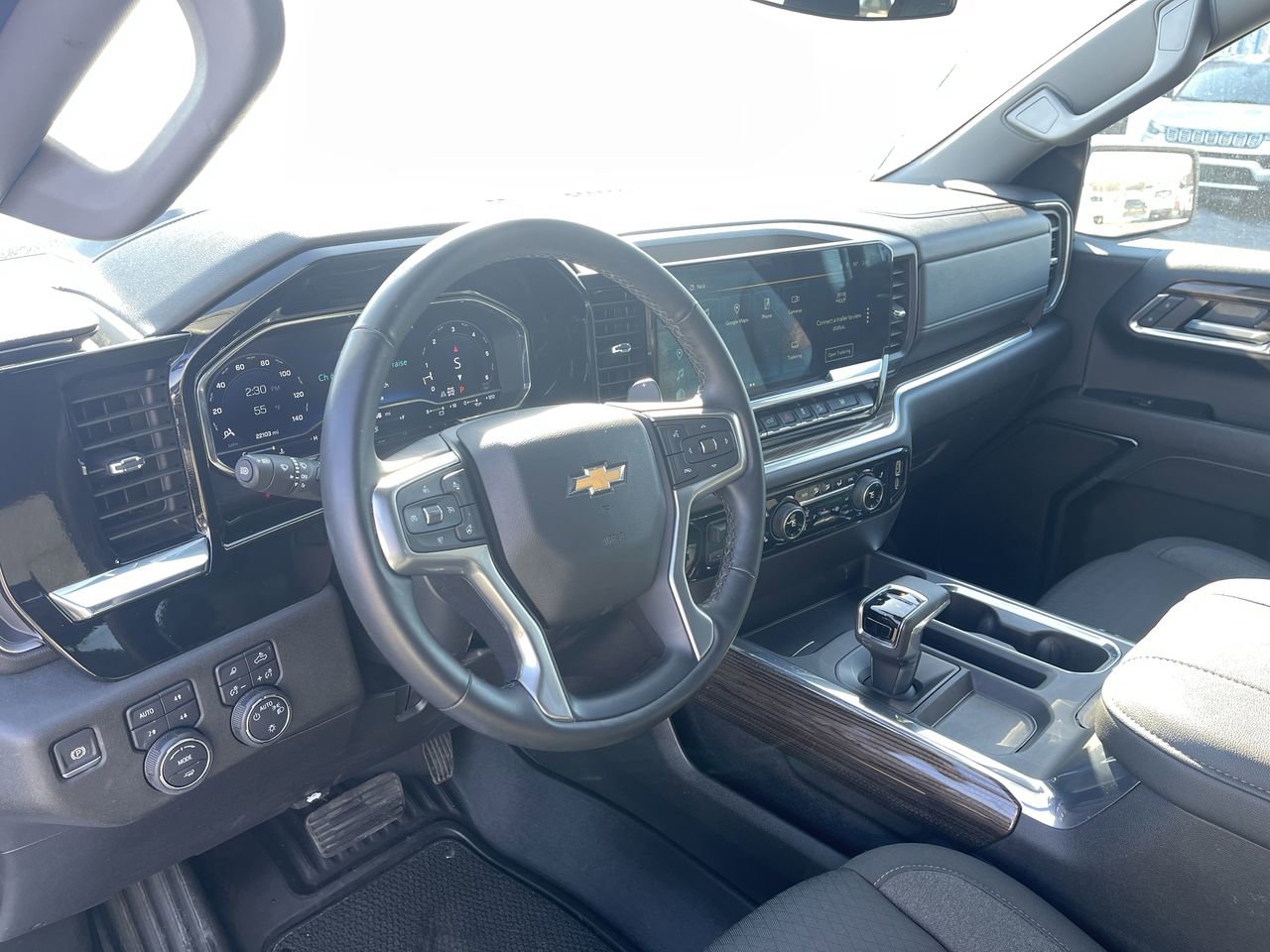 Certified 2024 Chevrolet Silverado 1500 LT AWD/4WD image 10
