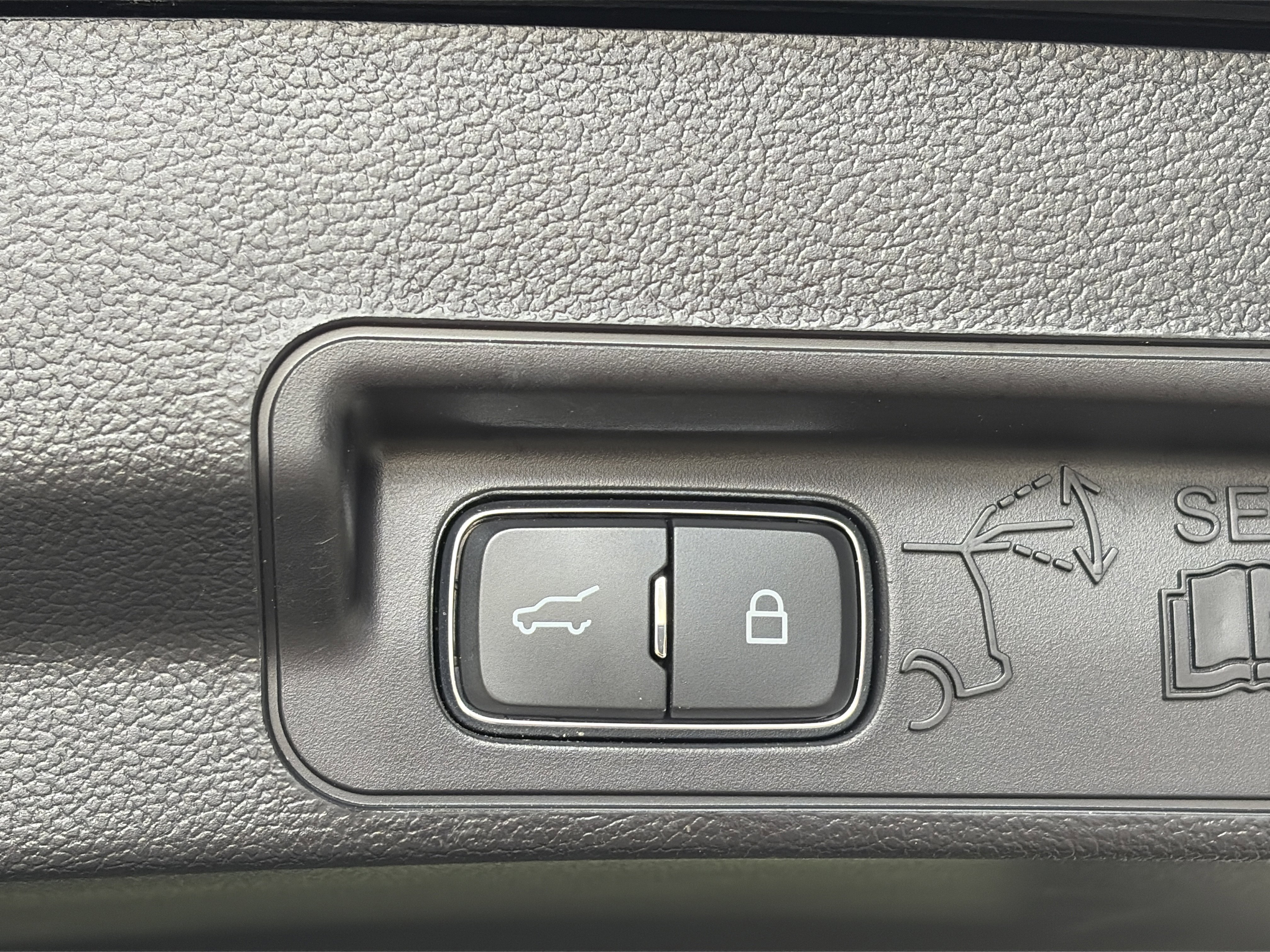 Used 2022 Ford Explorer Limited image 16