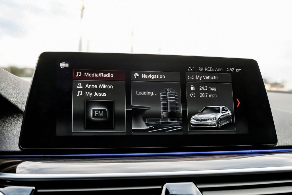 Used 2018 BMW 540i xDrive w/ M Sport Package image 34