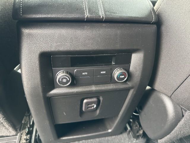 Used 2023 Chevrolet Traverse LT image 23