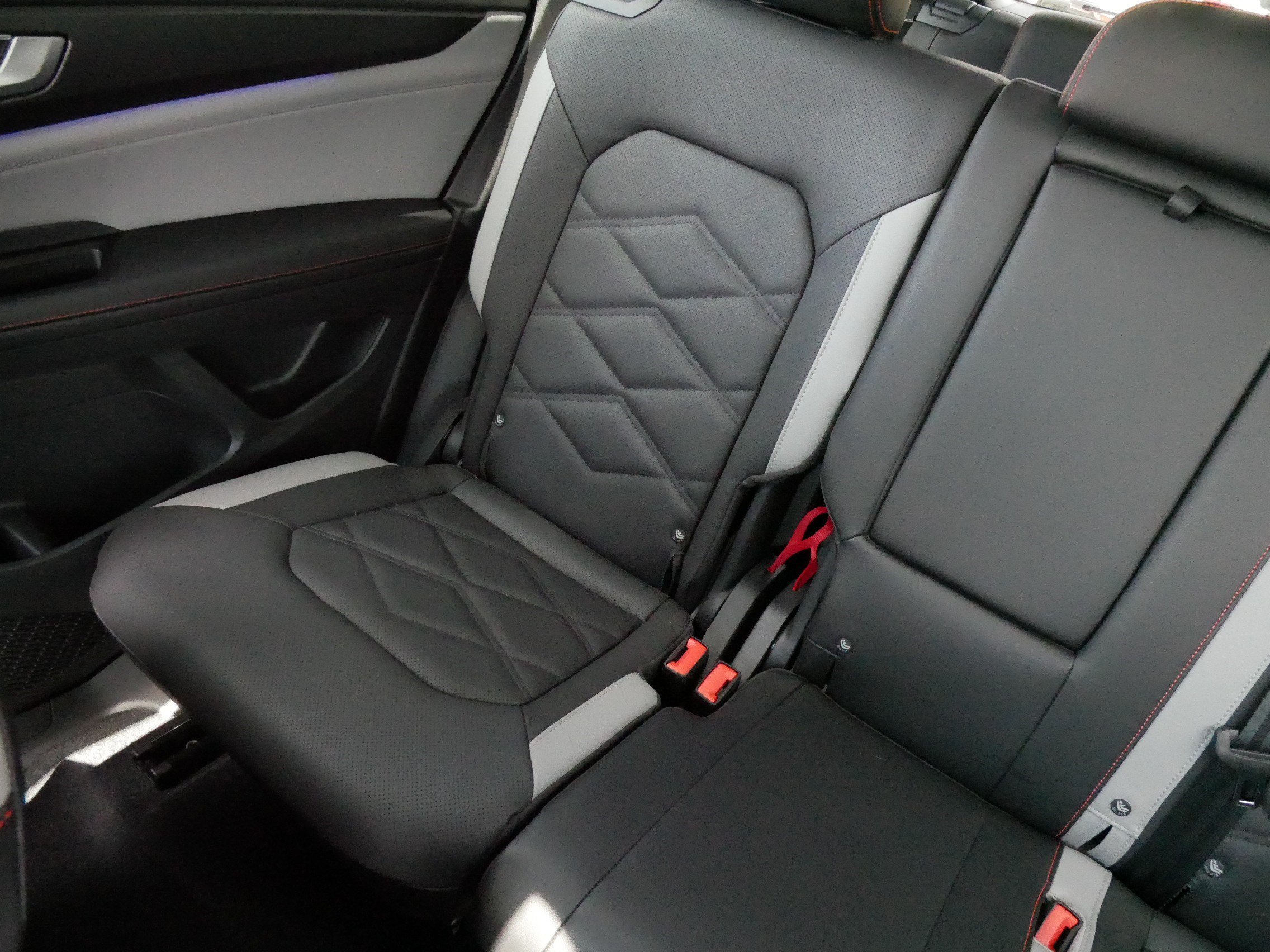 Certified 2026 Volkswagen Atlas Peak Edition AWD/4WD image 12