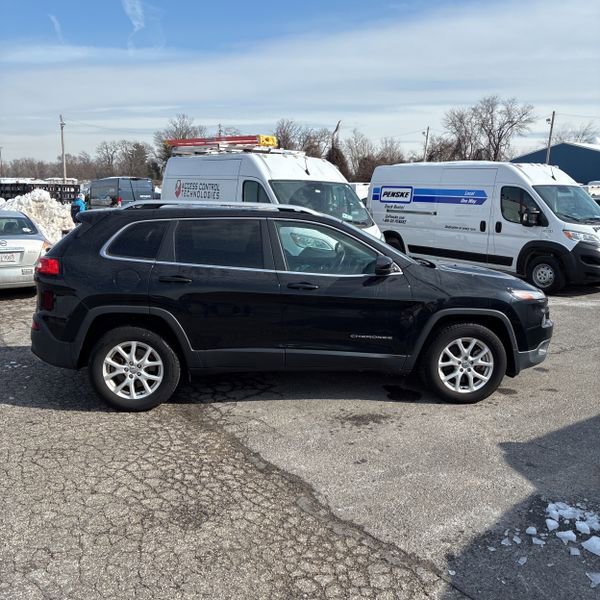 Used 2018 Jeep Cherokee Latitude w/ Cold Weather Group image 13