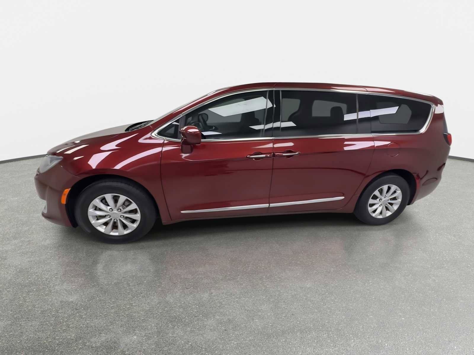 Used 2019 Chrysler Pacifica Touring Plus FWD image 5