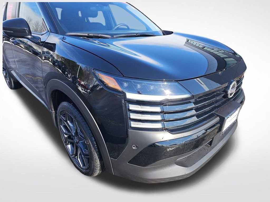 Used 2025 Nissan Kicks SR image 11