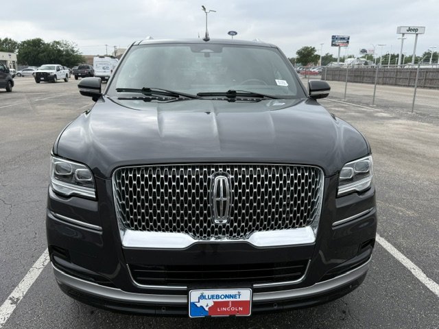 Used 2023 Lincoln Navigator Reserve AWD/4WD image 2