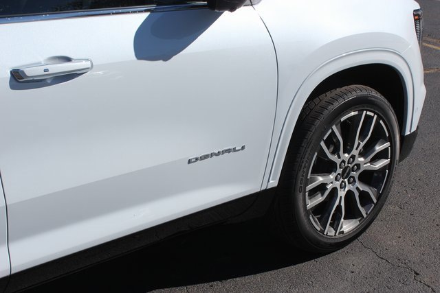 New 2026 GMC Acadia Denali Ultimate w/ LPO, Floor Liner Package image 15