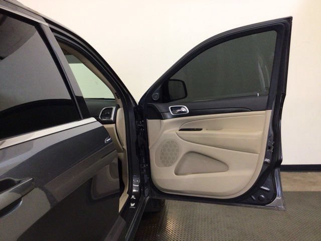 Used 2019 Jeep Grand Cherokee Laredo AWD/4WD image 8