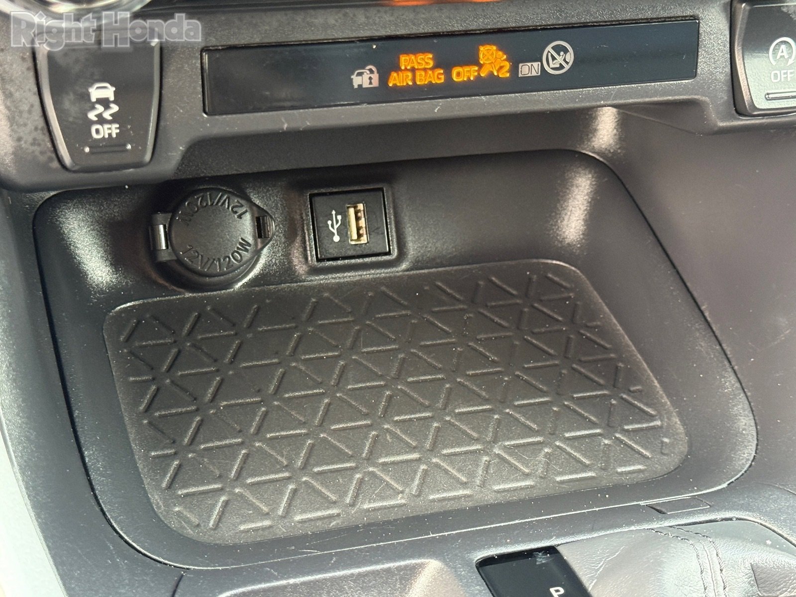 Used 2025 Toyota RAV4 XLE Premium image 23