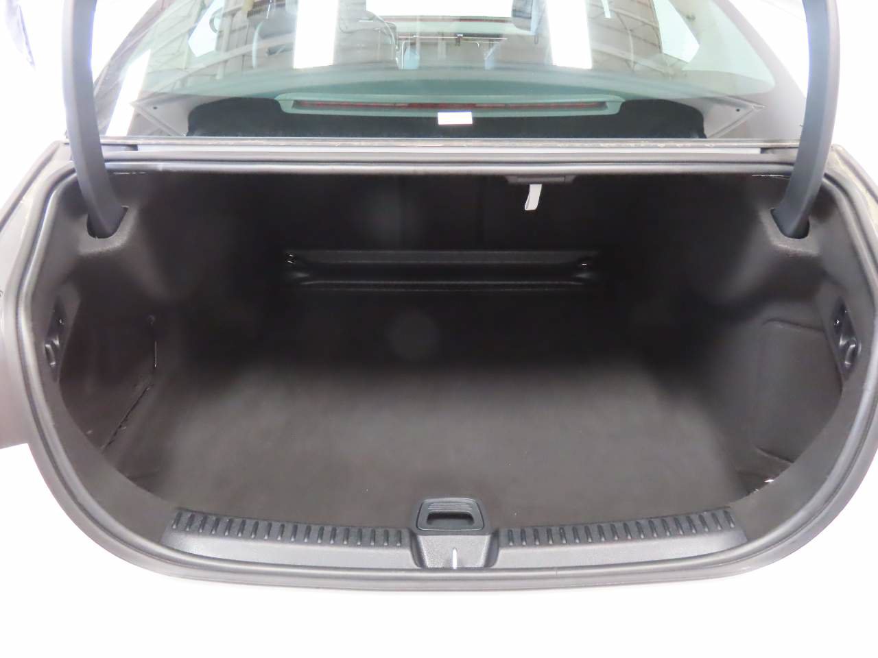 Used 2025 Mercedes-Benz E 350 4MATIC Sedan image 16