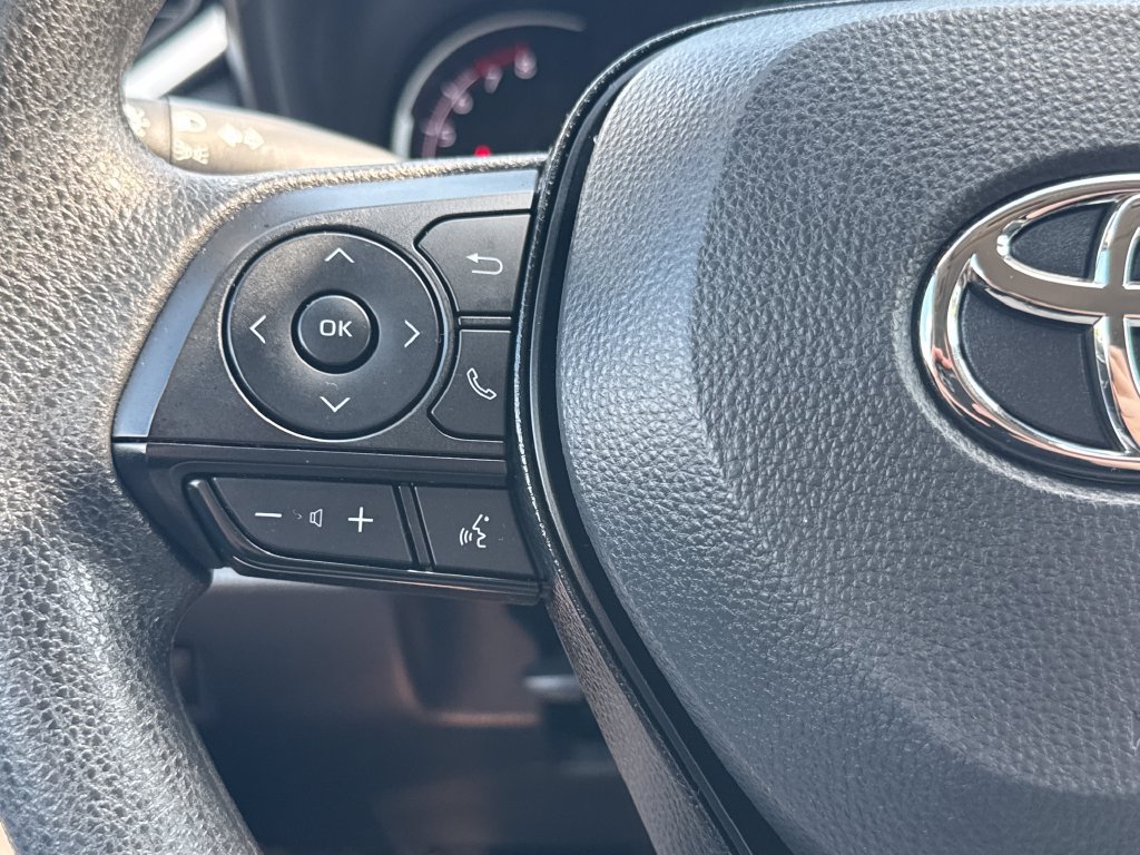 Used 2025 Toyota RAV4 XLE AWD/4WD image 19