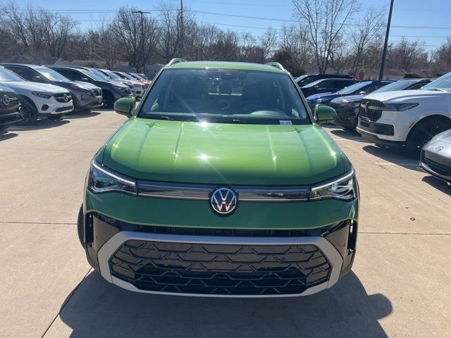 New 2026 Volkswagen Taos SEL image 2