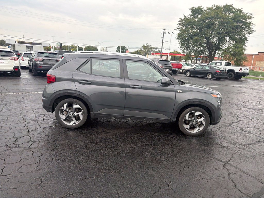Used 2025 Hyundai Venue SEL FWD image 5