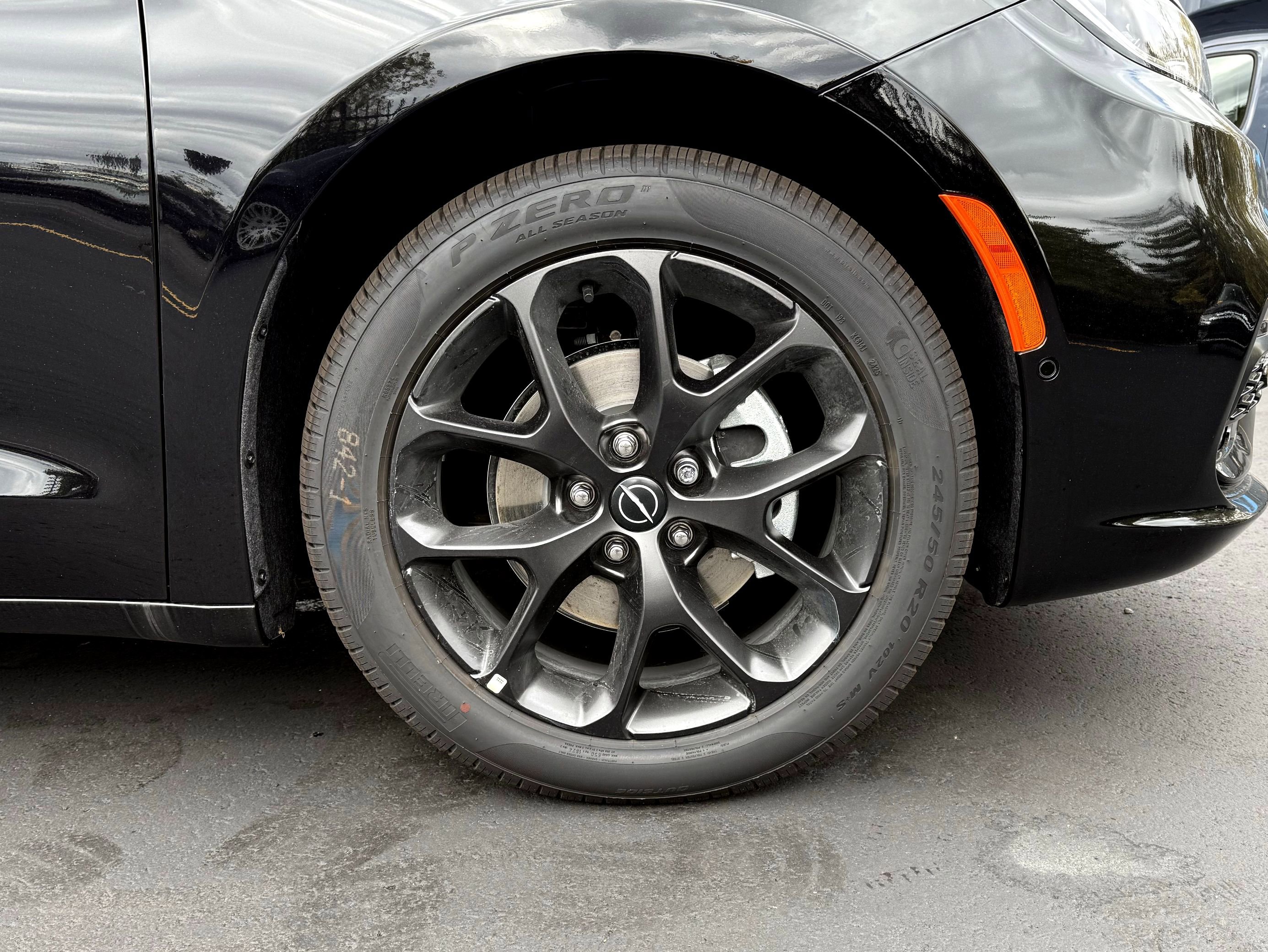 New 2026 Chrysler Pacifica Limited image 12