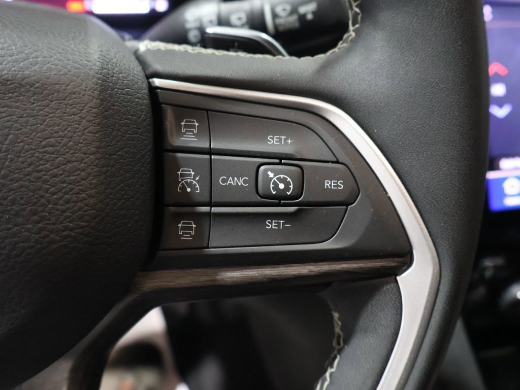 Used 2024 Jeep Grand Cherokee Limited image 32